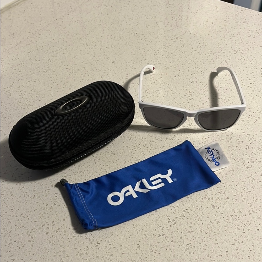 Oakley White Sunglasses with Black Case and Blue Pouch